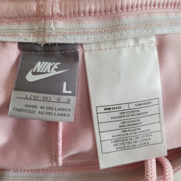 SOLD NIKE - L Pink Drawstring Shorts - Picture 3 of 5